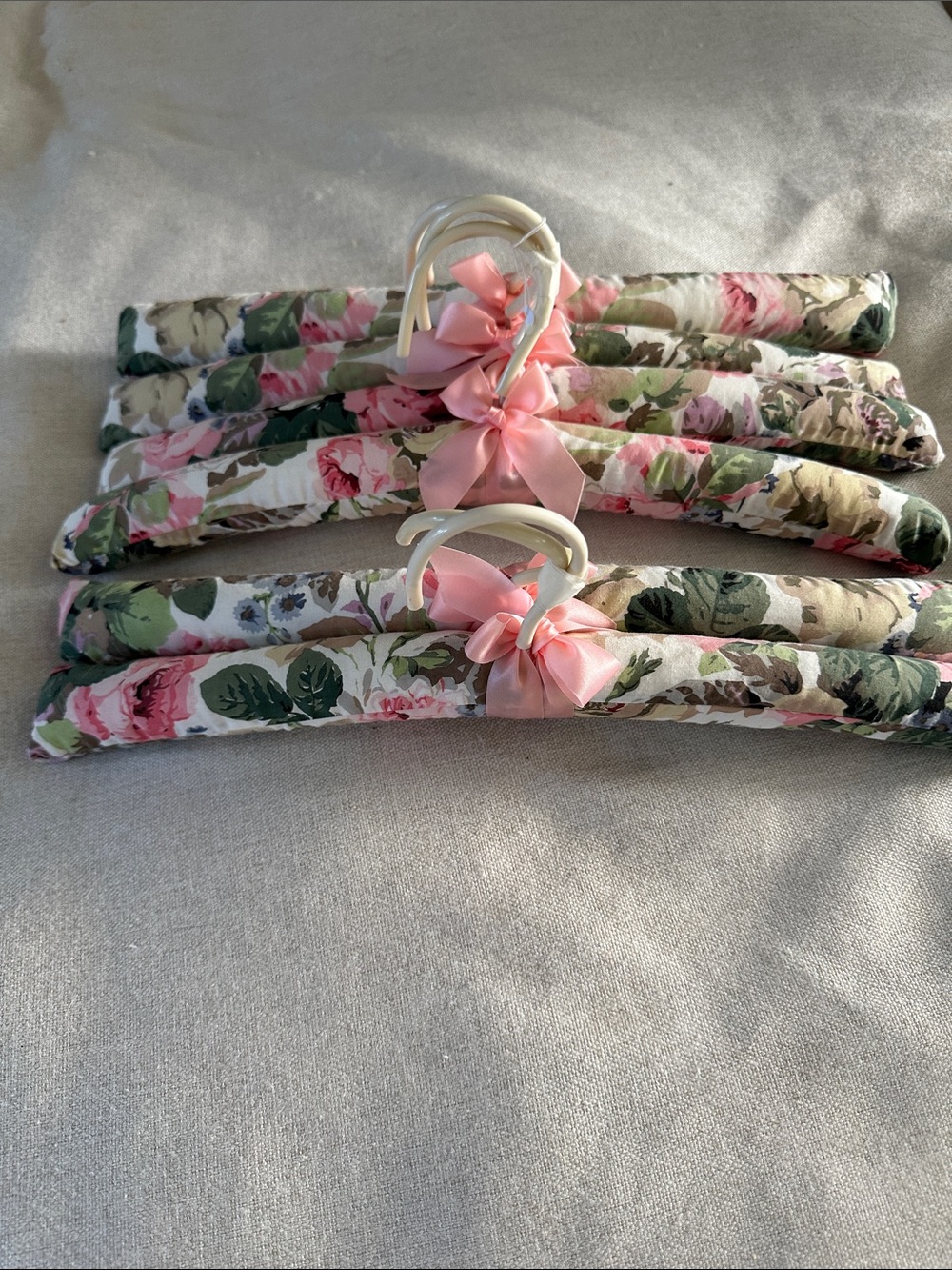 Vintage Floral Padded Hangers with Pink Bow - Set of 6